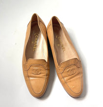 Load image into Gallery viewer, Chanel Tan Loafer, 37.5

